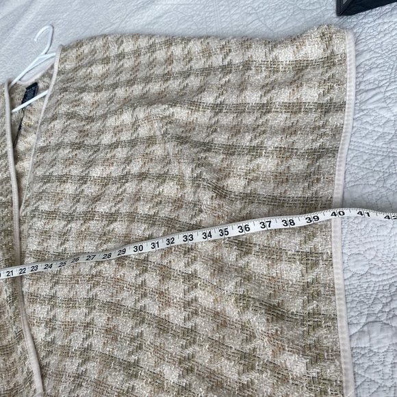 Charlie Paige cream and metallic gold open front shawl/wrap/shrug - Picture 4 of 6